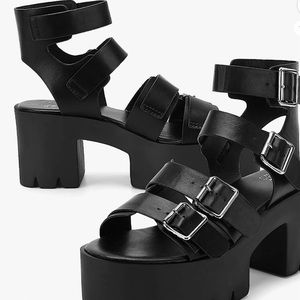 NWOT Platform sandals